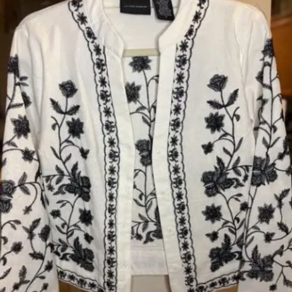 NWT LIV LOS ANGELES White Black Linen Blend Floral Embroidered Button-Up Shirt - Picture 3 of 9